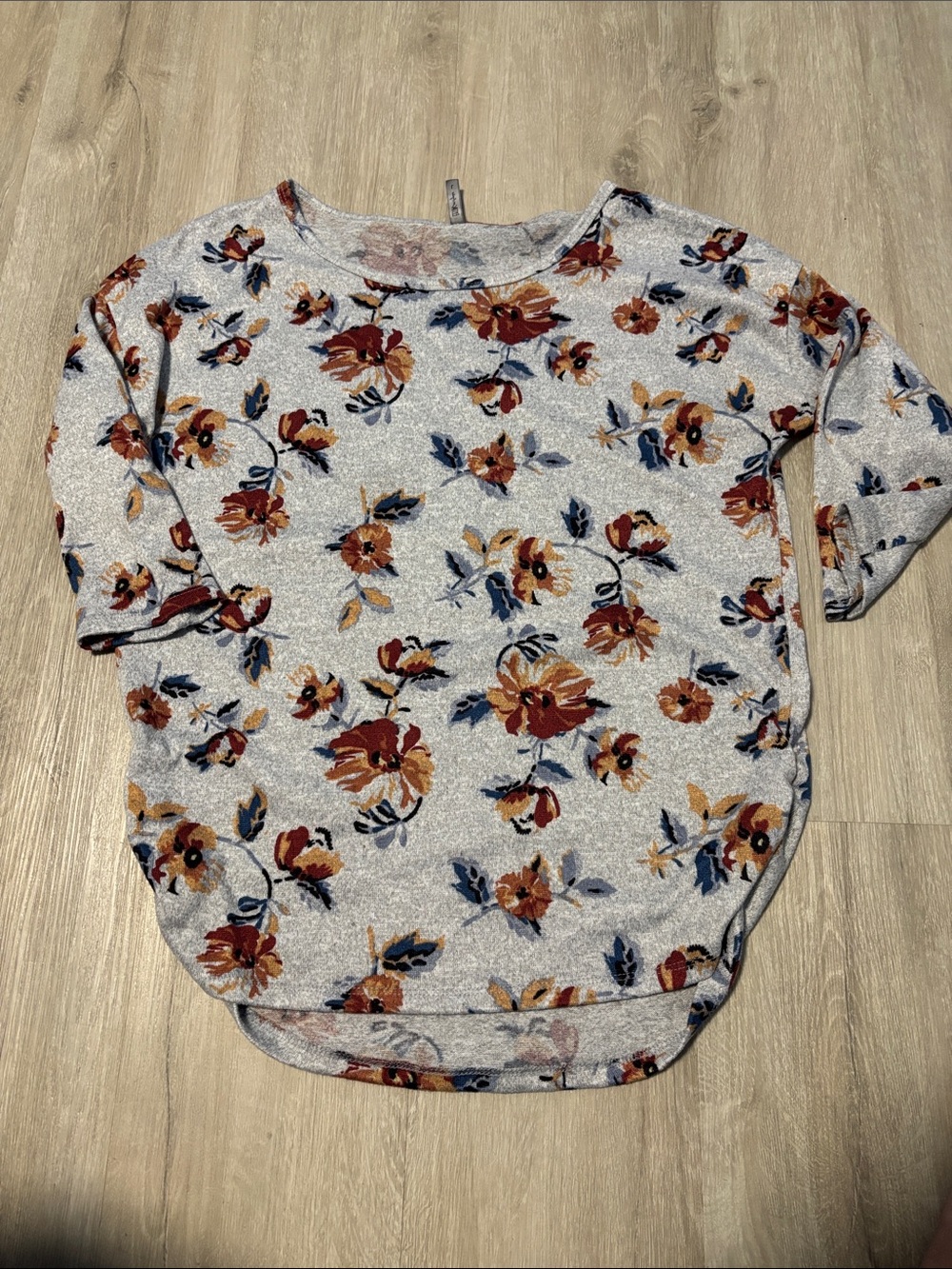 Women's Heather Gray Floral Long Sleeve Scoop Neck Top